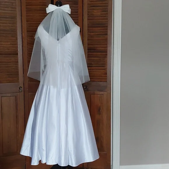 White 1950s Style Satin A-Line Tea Length Wedding Dress and Bow Veil Sz 6 - Picture 6 of 17